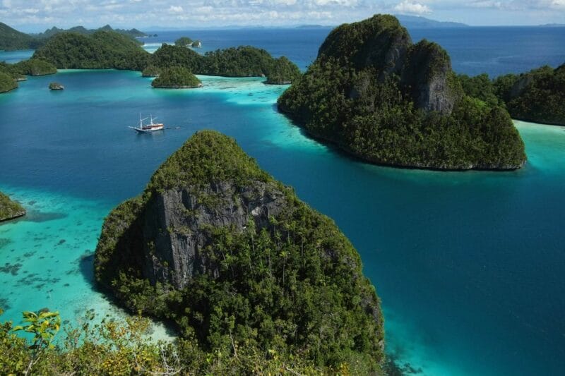 Arbain_Rambey_TNCpc_Wayag-Papua-Indonesia